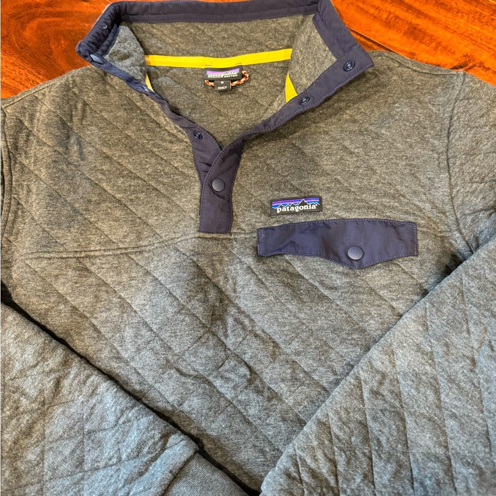 Patagonia Blue and Gray Organic Cotton Quilted Pullover - Picture 2 of 3